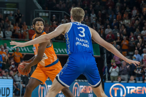 同时在防守 同时在防守